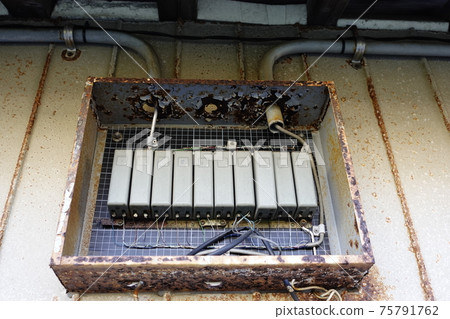 Old switchboard 75791762
