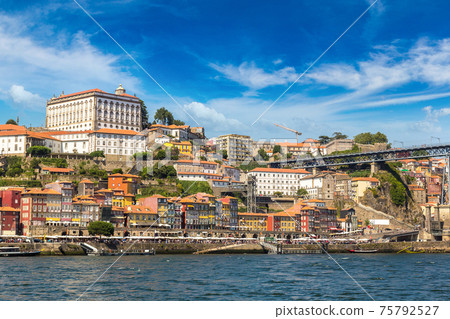 Tourist boat and Douro River in Porto 75792527