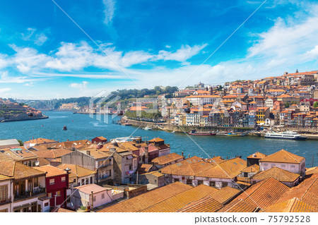 Panoramic view of Porto 75792528