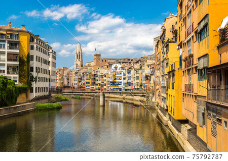 Colorful houses in Girona 75792787