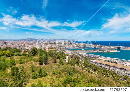 Panoramic view of Barcelona 75792797