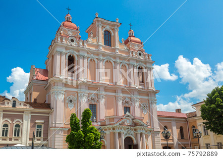 Vilnius old town 75792889