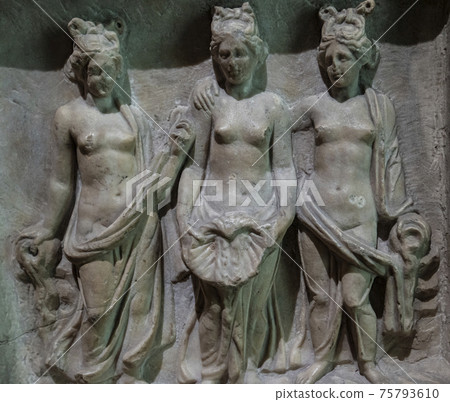 Bas-relief, statue and sculpture details in stone 75793610