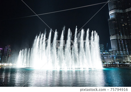 Dancing fountains in Dubai 75794916