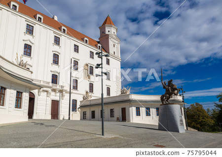 Medieval castle in Bratislava, Slovakia Medieval castle in Bratislava, Slovakia 75795044