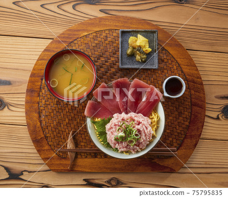 Toro Tuna bowl set meal set menu from a bird's-eye view 75795835