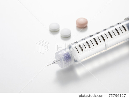 Syringe Syringe 75796127
