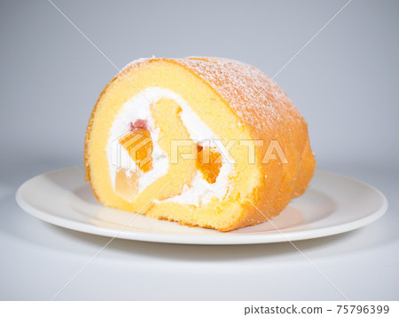 fruit roll cake 75796399