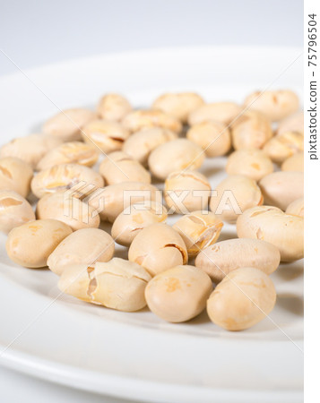 Setsubun beans, roasted soybeans Setsubun beans, roasted soybeans 75796504