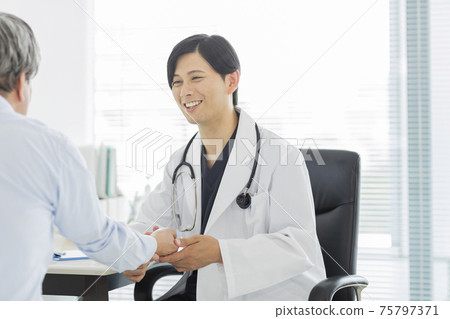 Doctor who consults 75797371