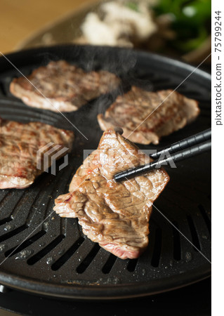 House grilled meat House grilled meat 75799244