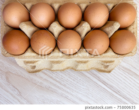 Eggs in a box 75800635