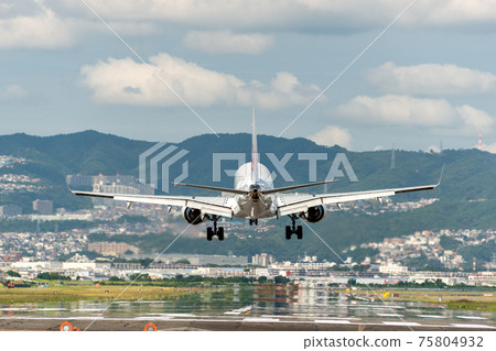 Airplane just before landing (Itami Airport) 75804932