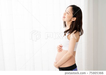 Beautiful Japanese women 75805366