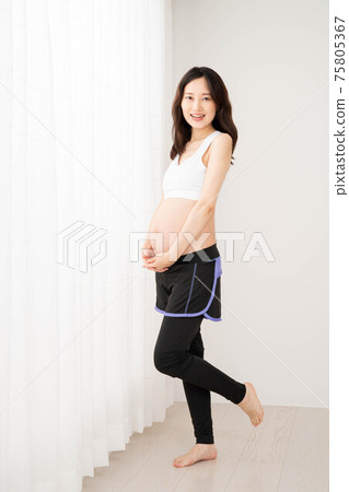 Beautiful Japanese women 75805367