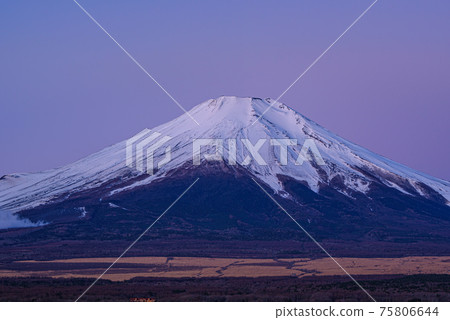 Mt. Fuji (Lake Yamanaka) illuminated by the moonlight 75806644