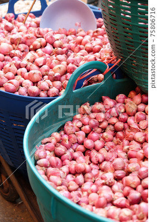 garlic and Shallot in market garlic and Shallot in market 75806716