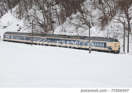 冬季在Ou線上運行的臥舖特快初音Hatsukari 冬季在Ou線上運行的臥舖特快初音Hatsukari 75806997