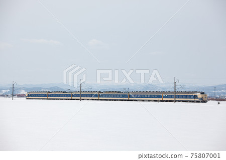 在津輕平原上奔跑的臥舖特快初勝的勇敢人物 在津輕平原上奔跑的臥舖特快初勝的勇敢人物 75807001