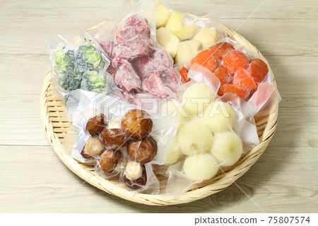 Freeze vacuum packed storage of cut ingredients for beef stew and cream stew in freezer bag 75807574