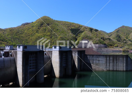 七k宿水壩和七k宿湖的風景（宮城縣加田區七k宿鎮） 75808085