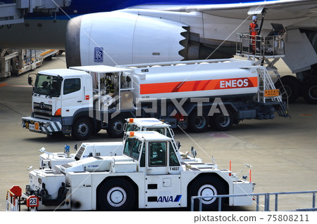 Osaka International Airport ANA Refueling Tank Truck 75808211