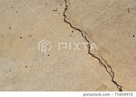 Cracked concrete Cracked concrete 75809978