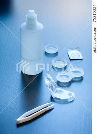 Disposable contact lenses care set Disposable contact lenses care set 75810324