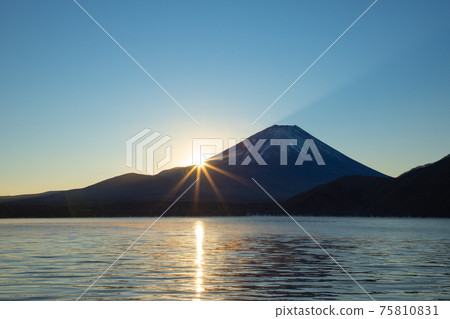 Mt. Fuji and sunrise from Lake Motosu 75810831
