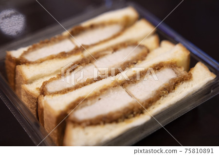 美味的炸肉排三明治 美味的炸肉排三明治 75810891