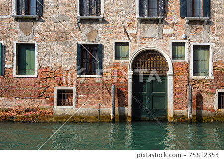 View to historical buildings in Venice, Italy View to historical buildings in Venice, Italy 75812353