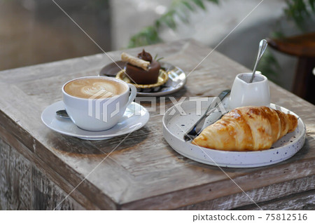 croissant or French bread with chocolate cake and coffee 75812516