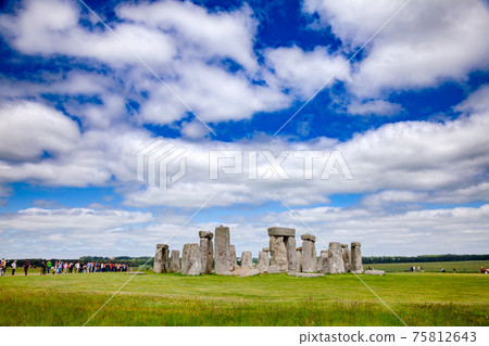 Stonehenge prehistoric monument Wiltshire South West England UK Stonehenge prehistoric monument Wiltshire South West England UK 75812643