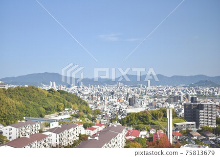 從山頂上拍攝的廣島市容 從山頂上拍攝的廣島市容 75813679