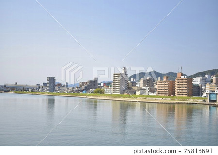 從河頂拍攝的廣島市風景 從河頂拍攝的廣島市風景 75813691