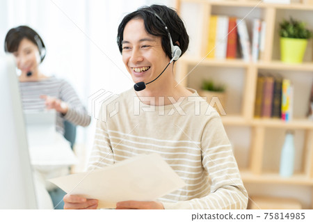 女性遠程辦公遠程辦公個人計算機在線會議 75814985