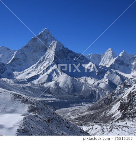 Snow covered mountain Ama Dablam on a clear spring morning. 75815193