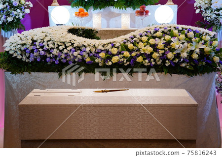 Fashionable flower altar 75816243