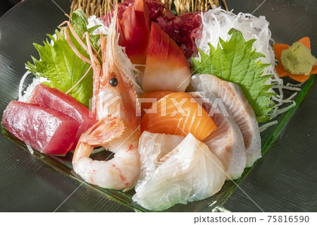 Assorted delicious sashimi from Hokkaido 75816590