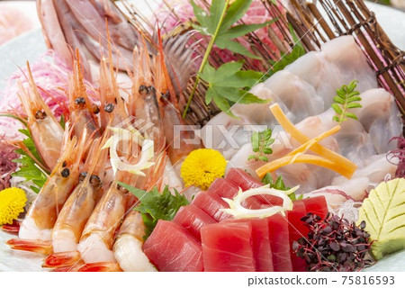 Assorted delicious sashimi from Hokkaido 75816593