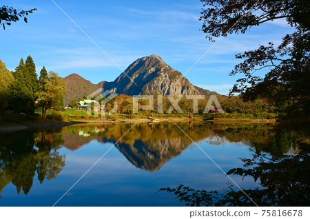 Takanami Pond Mt. Myojo, Itoigawa City, Niigata Prefecture Takanami Pond Mt. Myojo, Itoigawa City, Niigata Prefecture 75816678