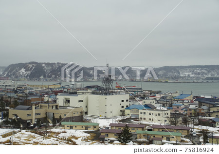 從山上看到的Akkeshi湖和Akkeshi市 從山上看到的Akkeshi湖和Akkeshi市 75816924