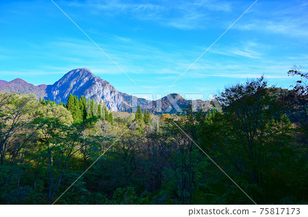 系魚川市白馬山腳下的縣立自然公園妙城山 75817173