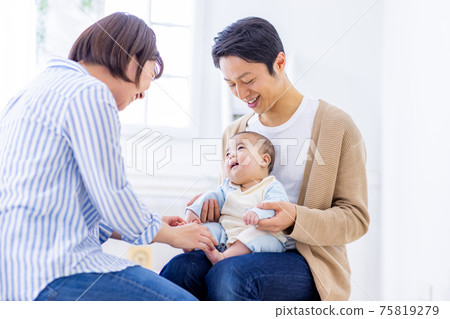 Baby family 3 people 75819279