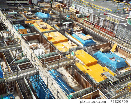 Install the formwork on the assembled rebar 75820709