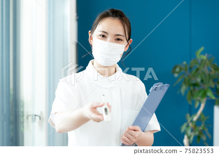 Nurse women 75823553