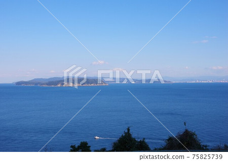 View toward Tomogashima from Cape Oishi Observatory on Awaji Island, Hyogo Prefecture View toward Tomogashima from Cape Oishi Observatory on Awaji Island, Hyogo Prefecture 75825739