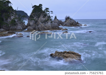 [鳥取縣岩見町]烏來鷗海岸和西脅市的冬季浪 75825761