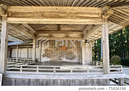 中尊寺白山神社能劇場的能劇舞台 75826198