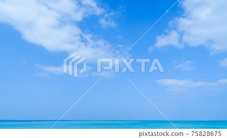 夏日風景與湛藍的大海，湛藍的天空和雲彩[沖繩] 75828675